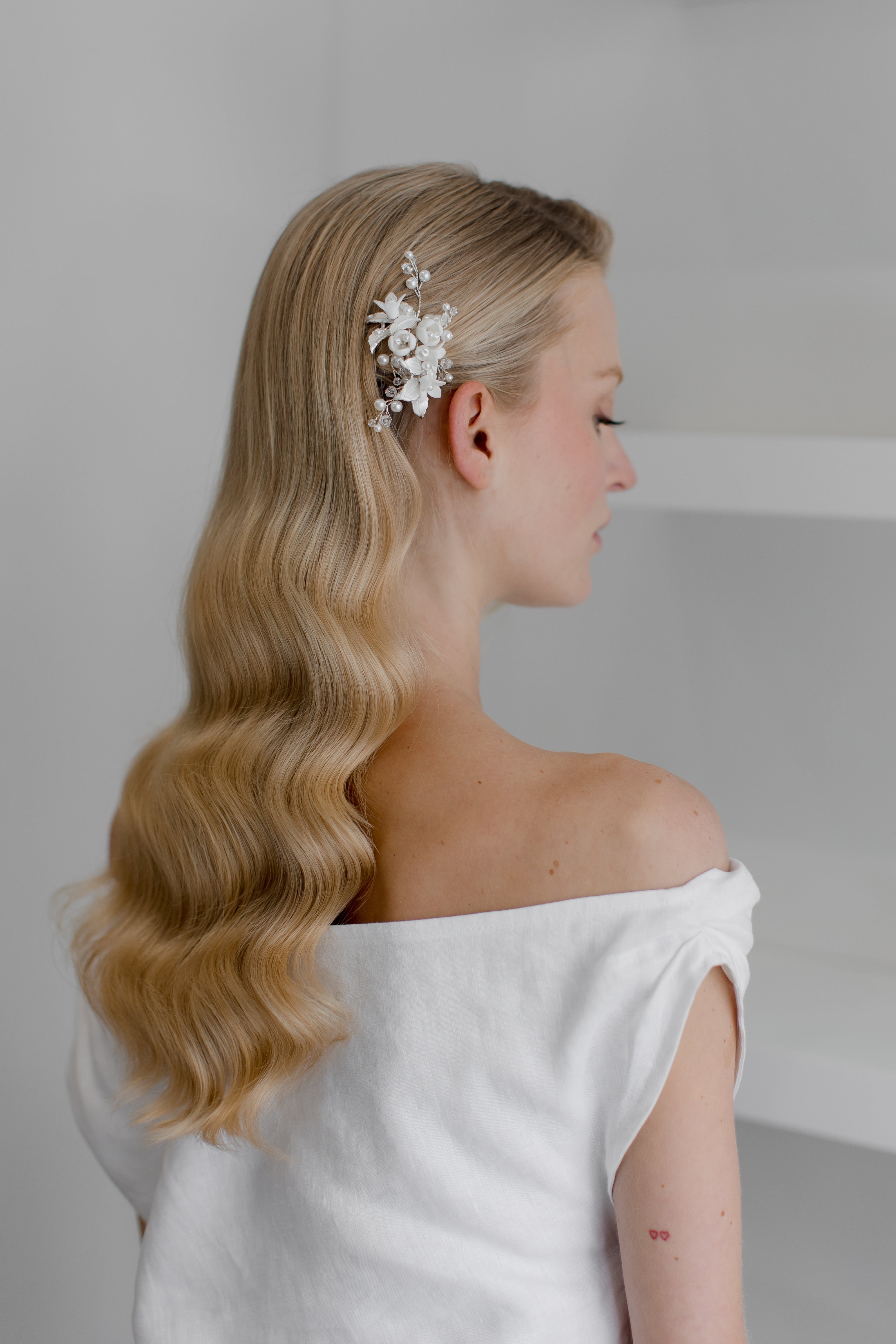 Angelica - Petite Ceramic Flower Pearl Bridal Hair Clip