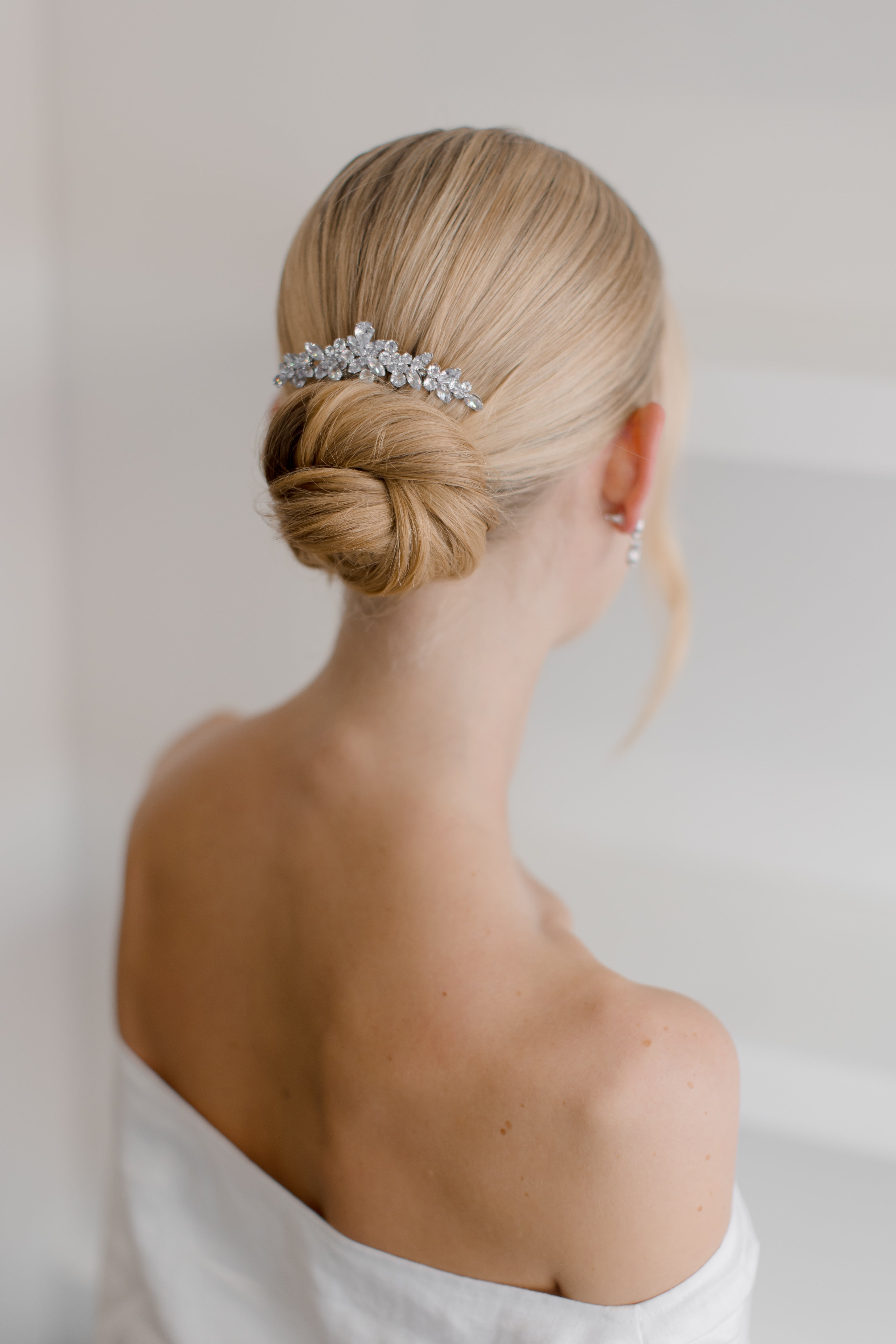 Saphira - Elegant Sparkling Crystal Bridal Comb