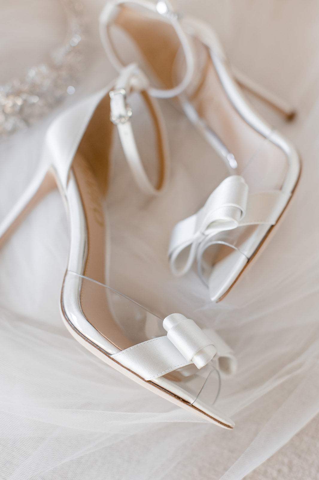 Chloe - White Point Bow Heels