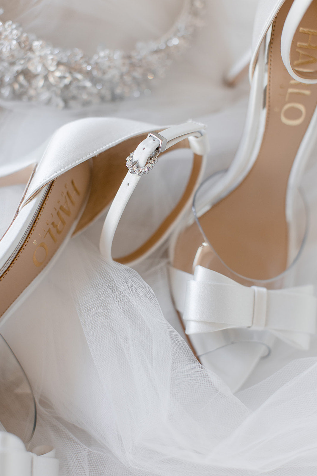 Chloe - White Point Bow Heels