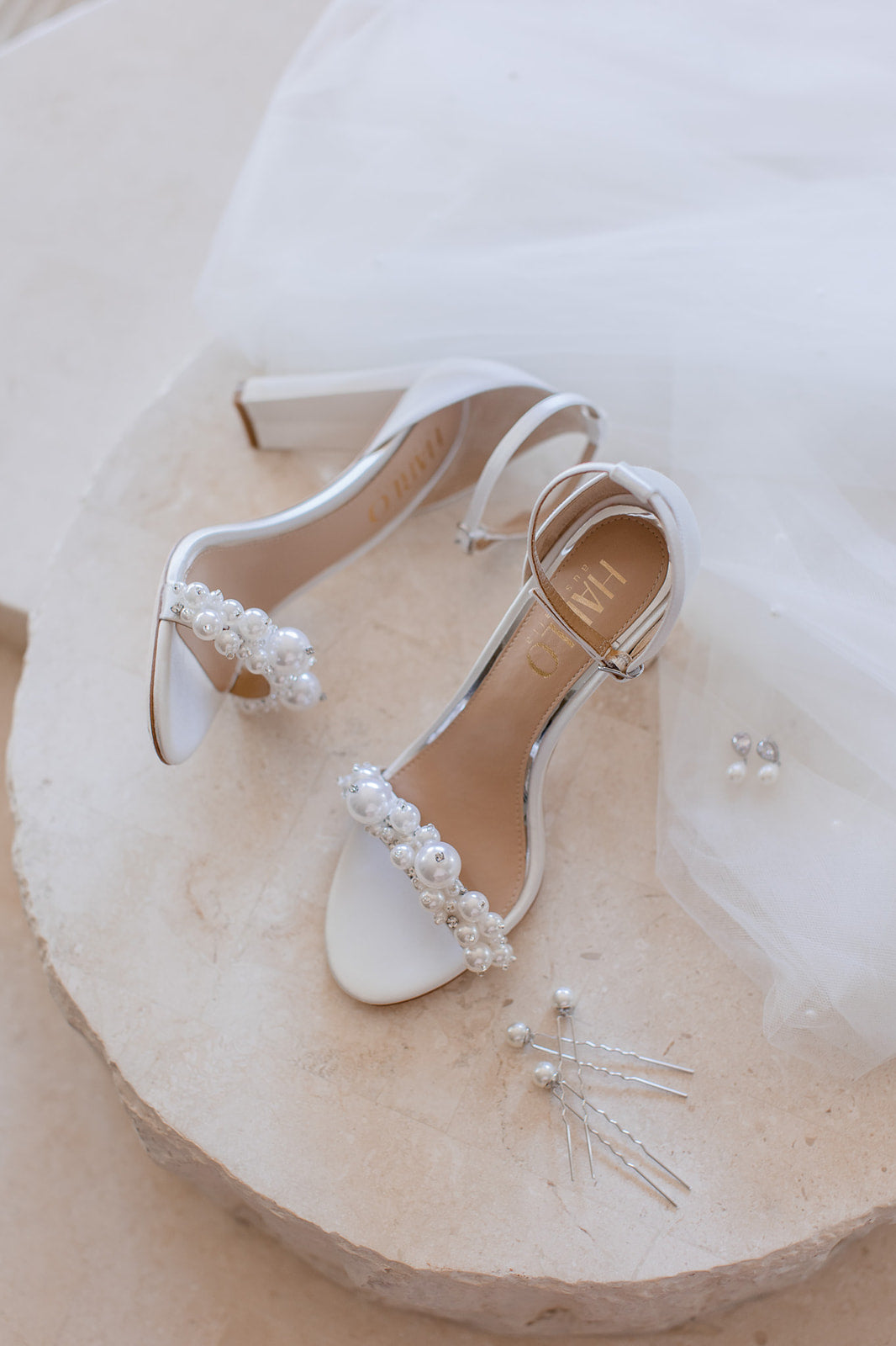 Modest / Simple White Wedding Shoes 2023 Ankle Strap 4 cm Low Heel Thick  Heels Open / Peep Toe Wedding Sandals High Heels