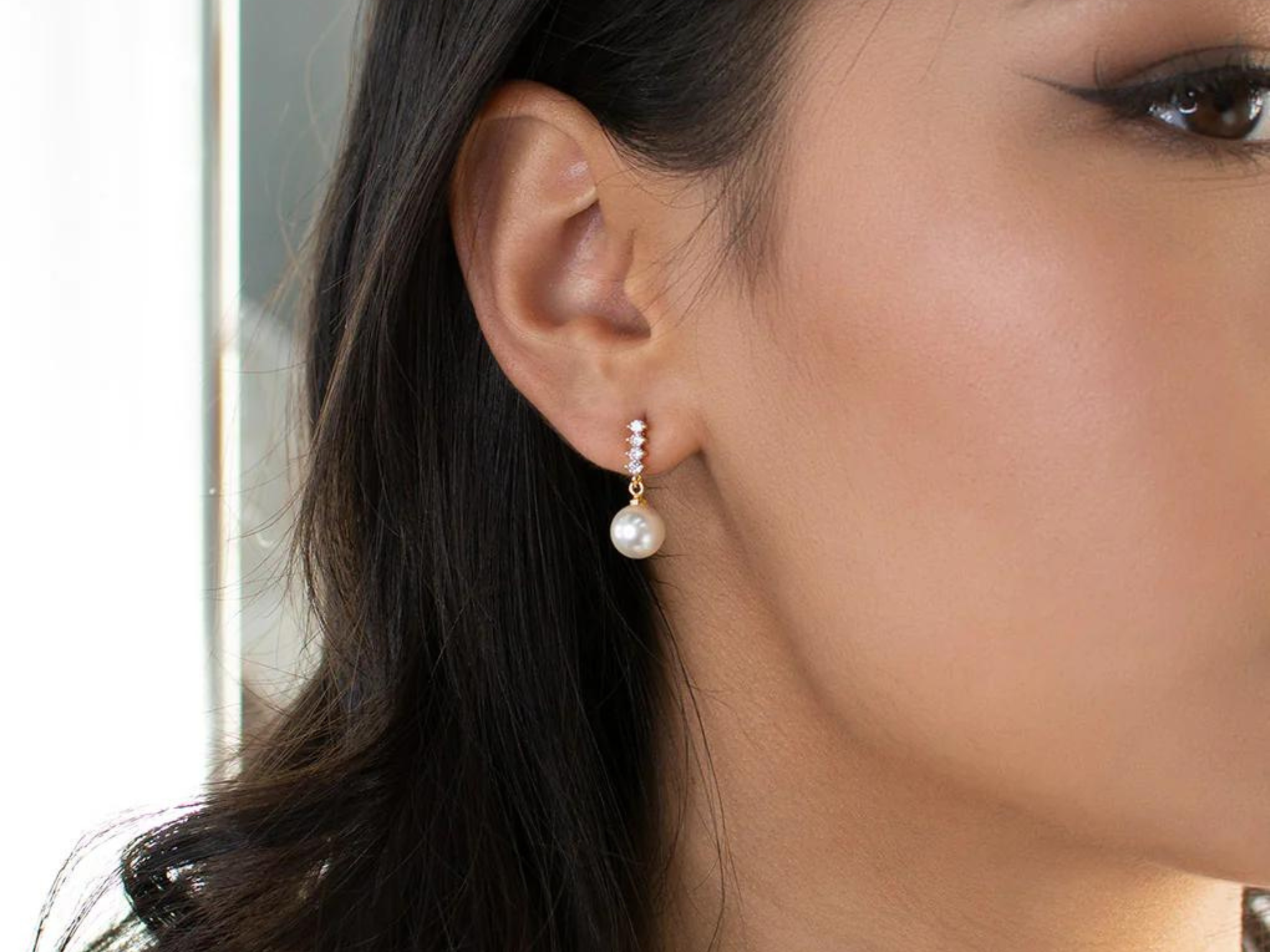 Simple pearl earrings gold deals